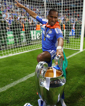 picture of drogba with champion cup