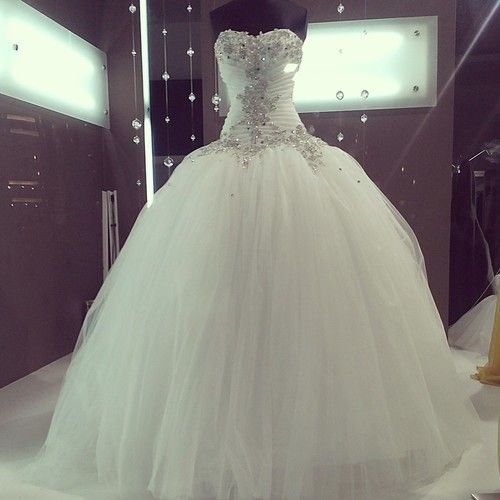 What Is the Thing That Goes Under Wedding Dresses to Make Them Poof? :  Wedding Apparel FAQ 